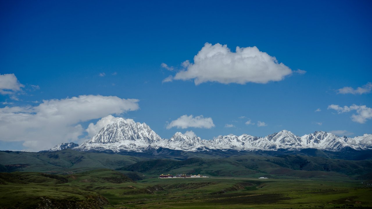 塔公草原 · 正对雅拉雪山