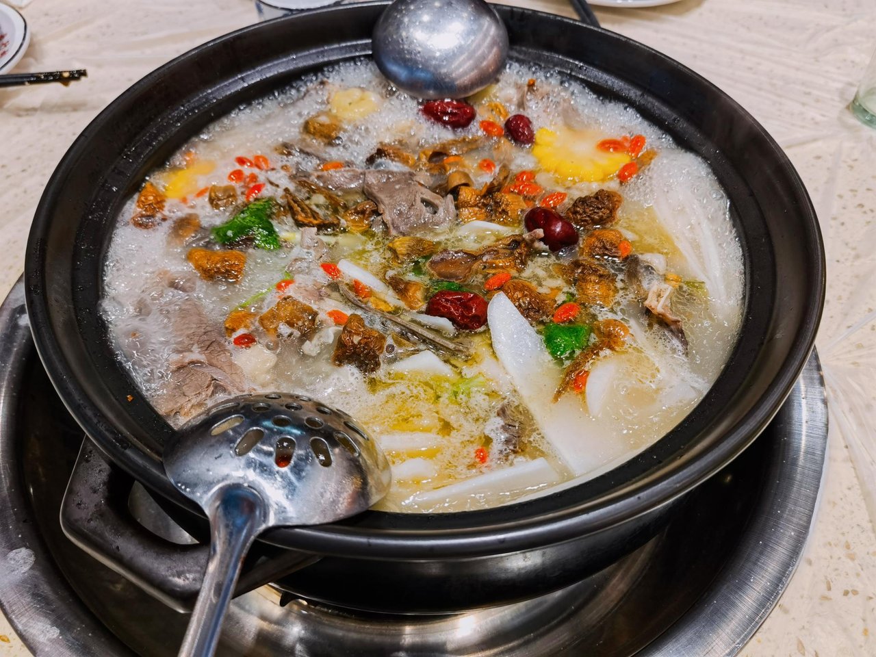 牦牛肉汤锅 · 高原上的暖身首选